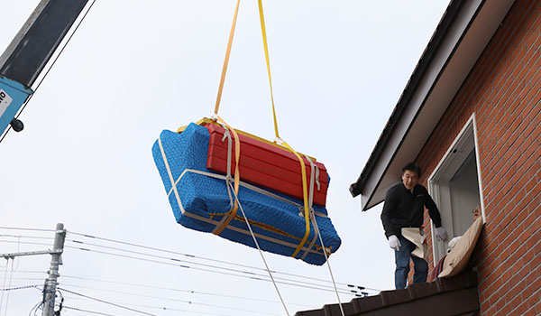 大型荷物（ベッド・タンスなど）吊上げ、吊下げ